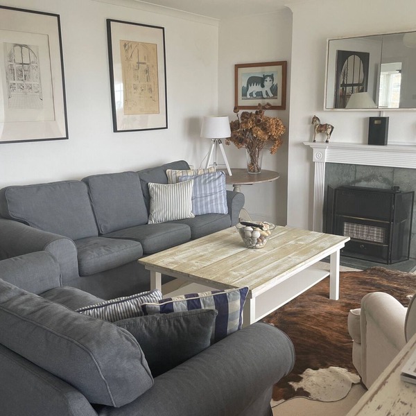 Elm Cottage, first floor apartment with stunning coastal views
