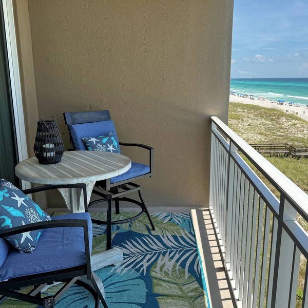 Emerald Beach 4th Fl. Beachfront Balcony. Family Friendly. Food. Bar. Starbucks.
