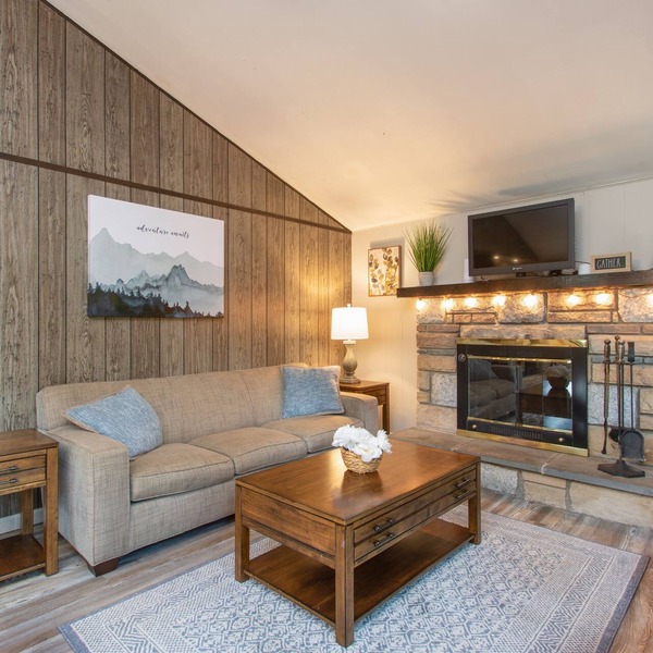 Emerald Hideaway A Cozy 3bd Cabin near Camelback (minimum 31 day stay)