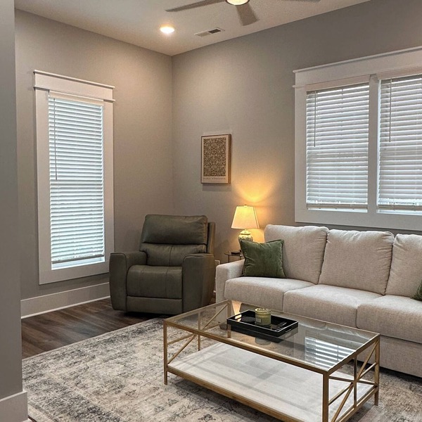 Emerald Hour Loft: 2 mins from UNA