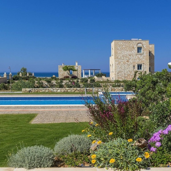 Emerald Villa - Four Bedroom Villa, Sleeps 8