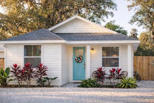 Encanto - Boho 3BR - 2 Kings - Fenced Yard - 1 mi Downtown