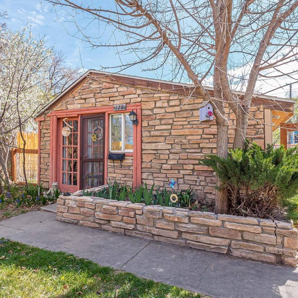 Enchanted Garden Studio: Cozy Downtown