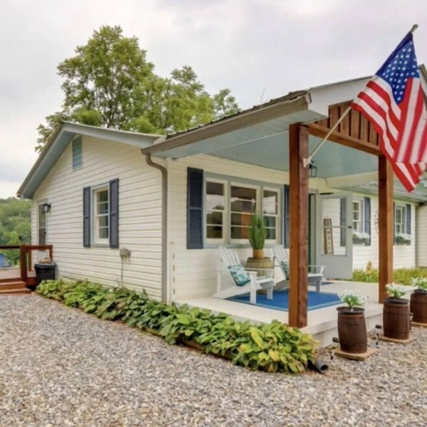 Enchanting 4BR Cottage in Blue Ridge - Escape to a Magical Mountain Getaway