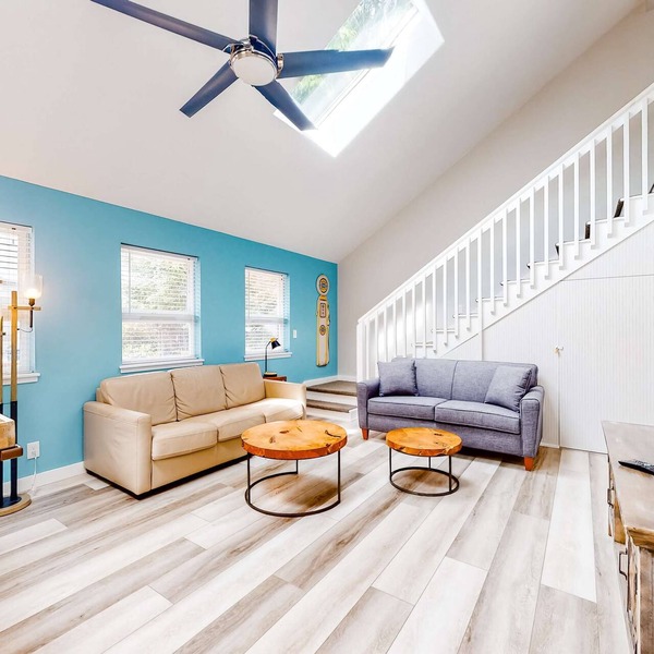 Enchanting home near the coast with hot tub full kitchen and washer dryer