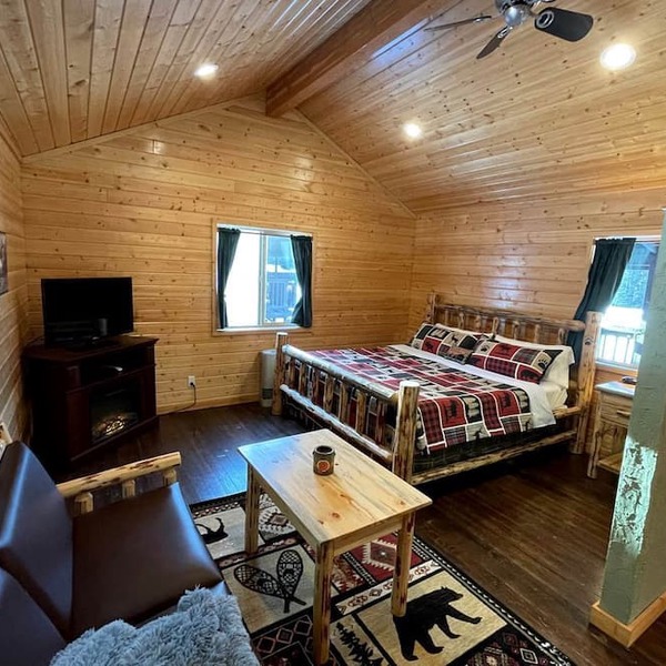 Enchanting Rental with Indoor Jacuzzi and Little Terrace in Montana