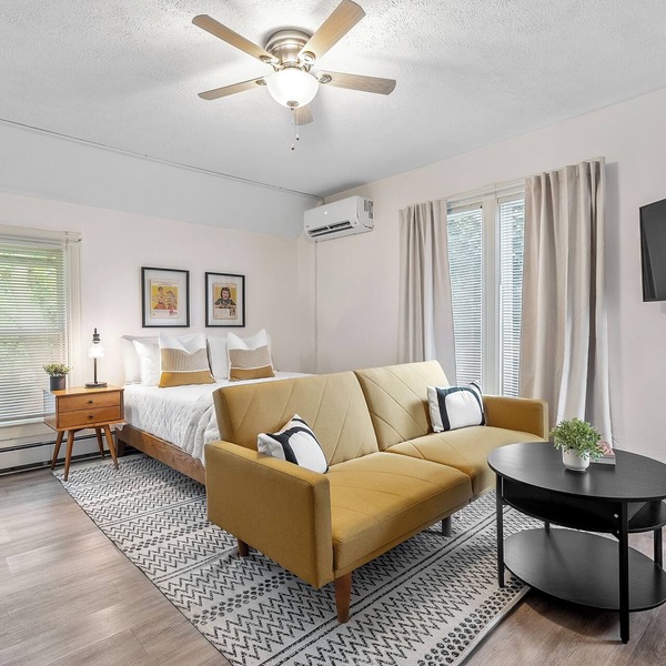 Enchanting Studio Apartment - Walk to Downtown - Laundry Area Included