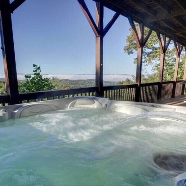 Endless View Mountain Cabin with Hot Tub & 180° Long Range Views