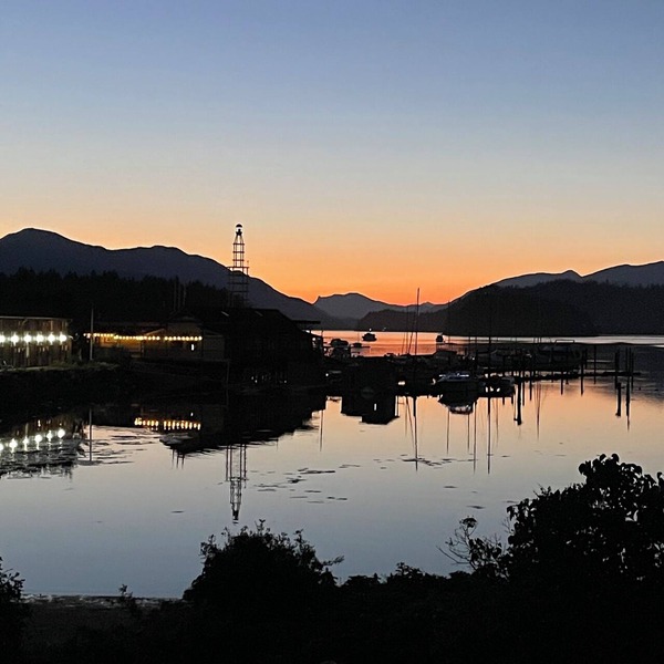 Endless views at Inlet Retreat! Relax in a centrally located beautiful studio!