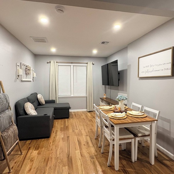 Enjoy a comfortable 2-BDR Apt. in the heart of Woodbridge, NJ!