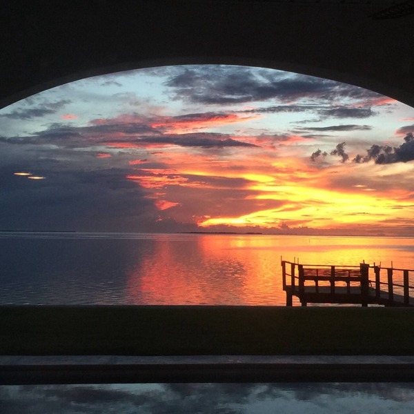 Enjoy GULF FRONT sunsets in newly renovated private studio in private home.