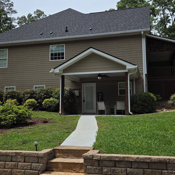 Enjoyable 2-bedroom basement apartment with AC in charming Clarkesville