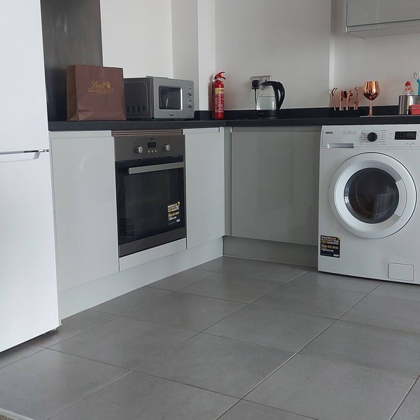 Ensuite Double Bedroom (live in landlord)