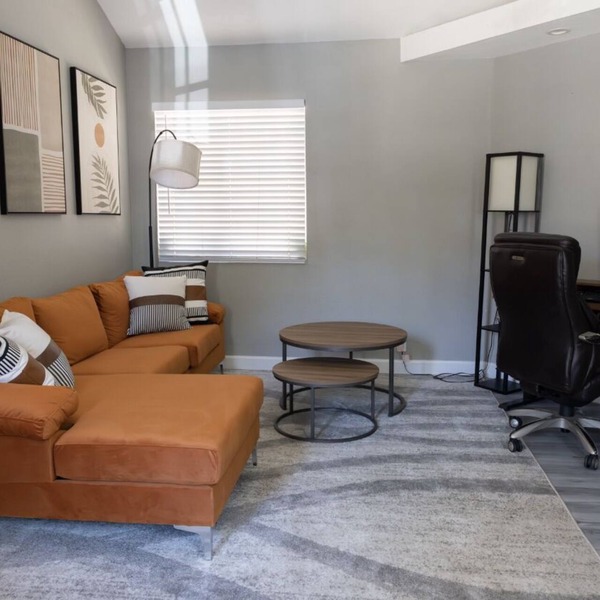 Entire Home - Hidden Gem