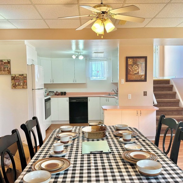 Entire Spacious Tranquil Unit w/FREE Parking