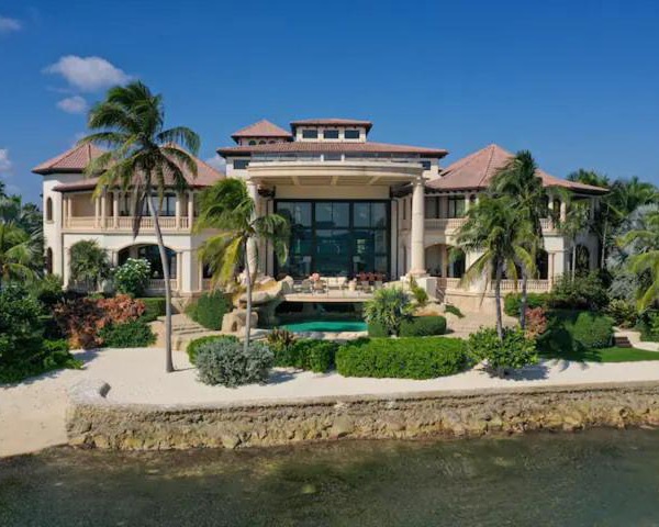 Entire villa hosted by Maria