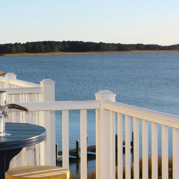 Entire Villa with Gorgeous Bay Views and 5 minute Walk to the Beach