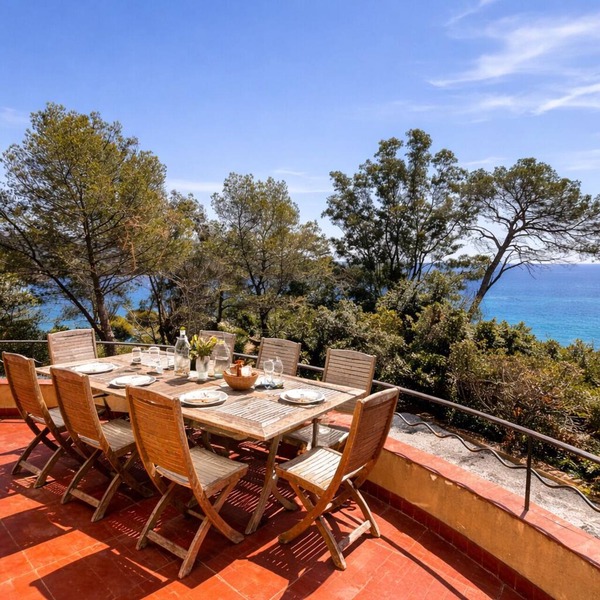Entre Cannes et Saint-tropez Site D'exception Villa et sa Plage Privee