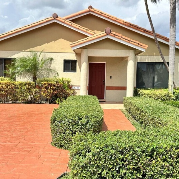 EPIC Escape/Pool Access Near Malls Airport Hospita