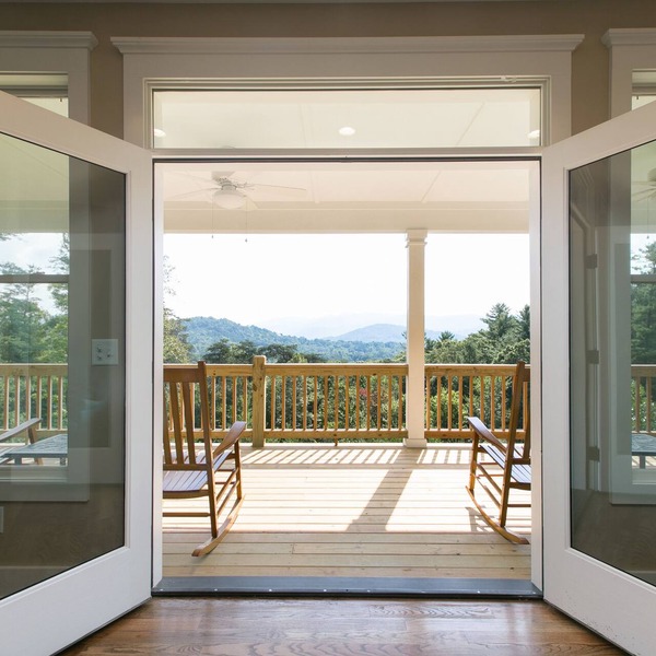 Epic Long Range Mountain Views & Fire Pit! CLOSE to DT AVL/Biltmore/Parkway!