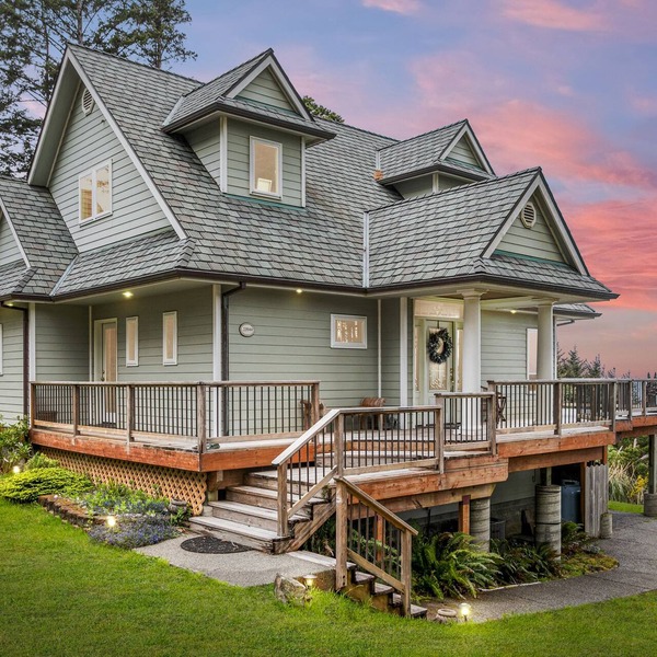 Epic ocean views w/easy walk to beach from this pet-free private retreat!