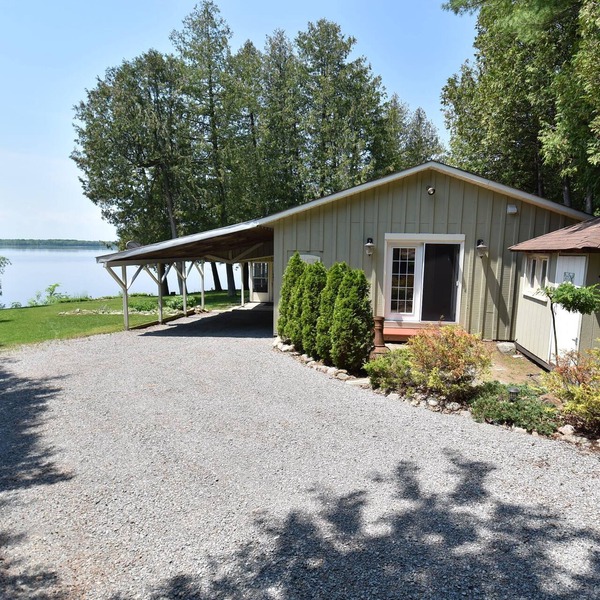 Epic Sunsets - Waterfront Cottage 4 Bedrooms, 2 Bathrooms