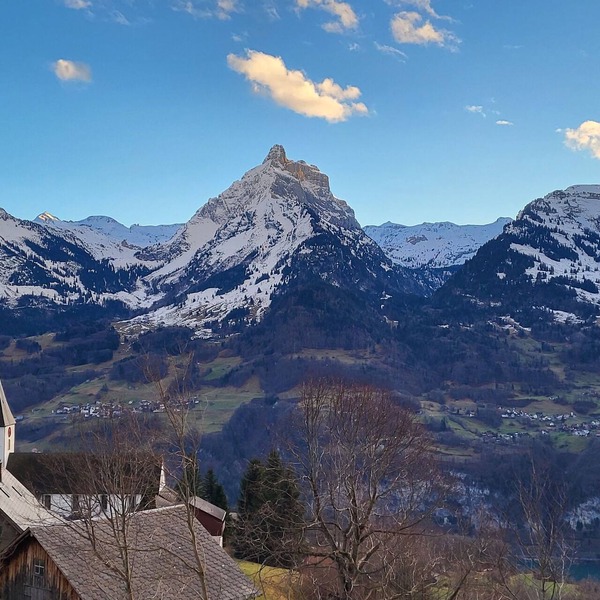 Epic view and sun sets from spacious 4 bedroom apartment. Large families +groups