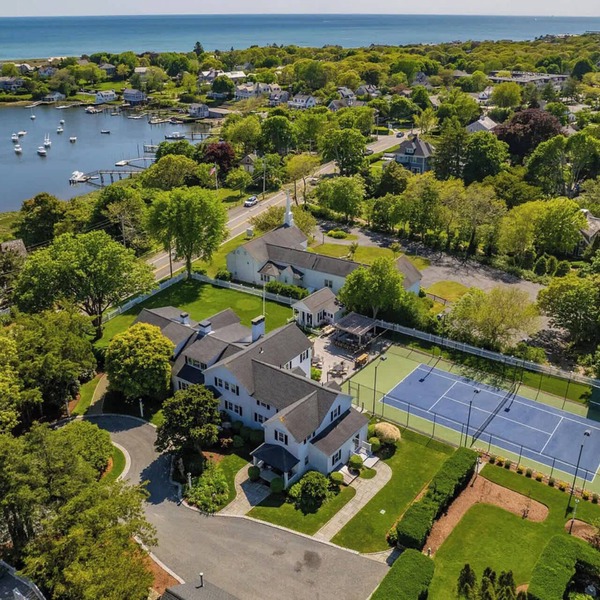 Estate w/Private pool, tennis court, playground!