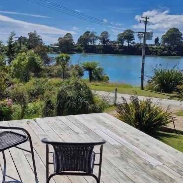 Estuary View - Peaceful Onekaka Retreat