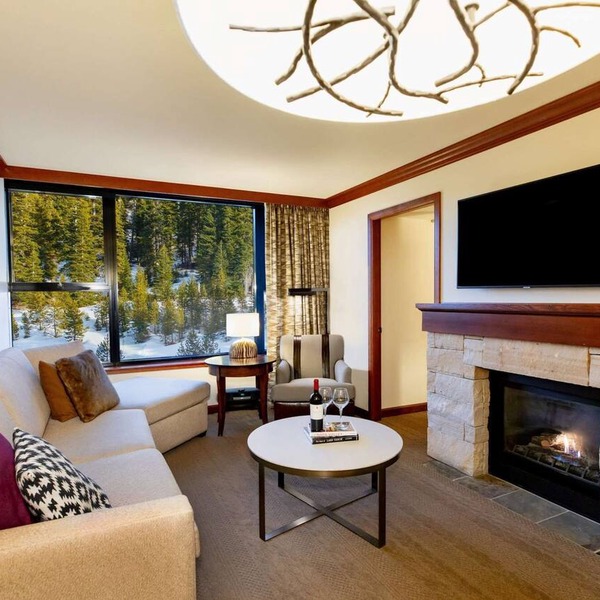 Everline Resort & Spa Fireplace Suite Forest View