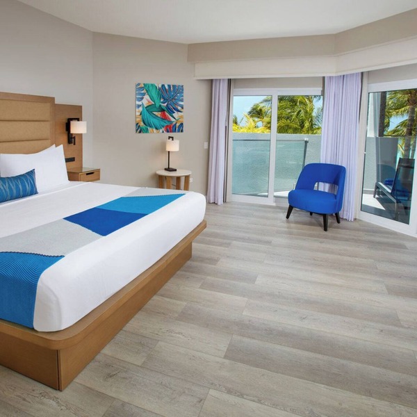 Every Great Vacation Needs a Place Like This! Outdoor Pools, Free Parking!