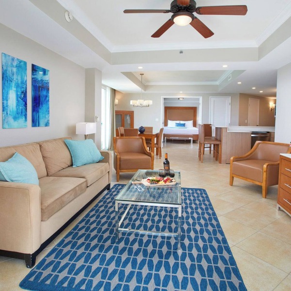 Everything You Need for a Seamless and Enjoyable Stay! Free Parking, Pools!
