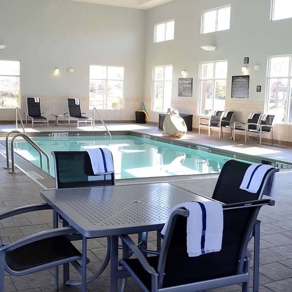Everything You Need For The Perfect Vacation! 4 Units, Pool, Free Breakfast!