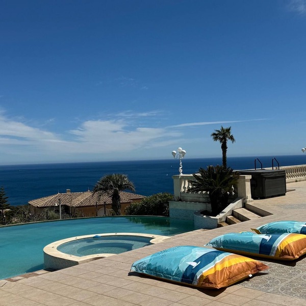 EXCEPTIONAL VILLA