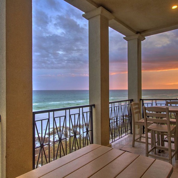 Exceptional Beach Home! 2 Free Beach SRVS! Walk right down!