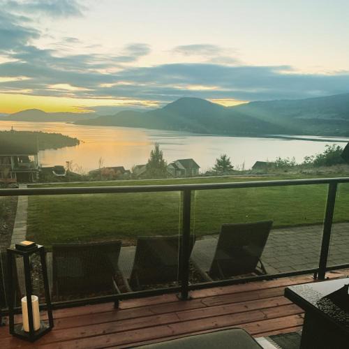 Exceptional Boutique Cottage with Incredible Lake & Vineyard Views at La Casa Resort - Sleeps 6