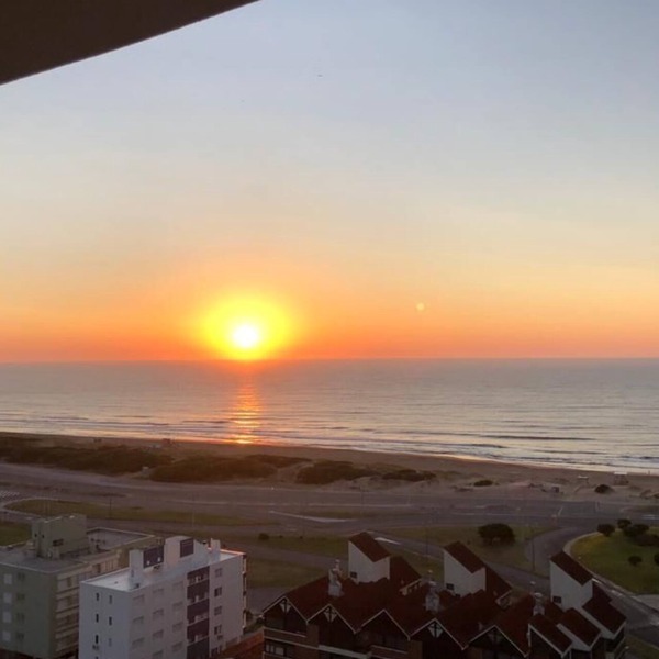 Exceptional Condo with seaside view and beach service. (No pets allowed)