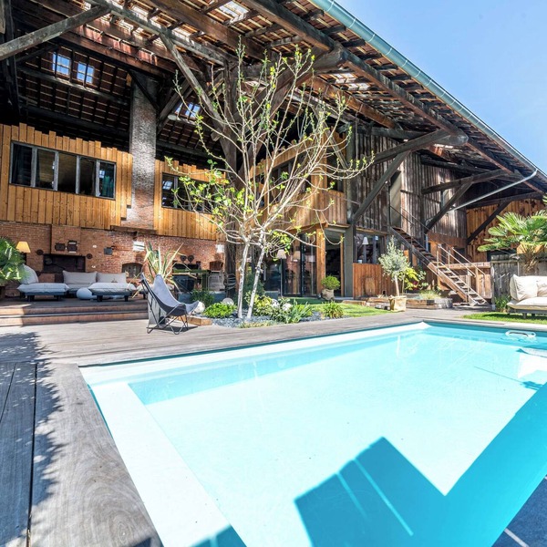 Exceptional urban loft with swimming pool: the ideal address for a dream vacation.