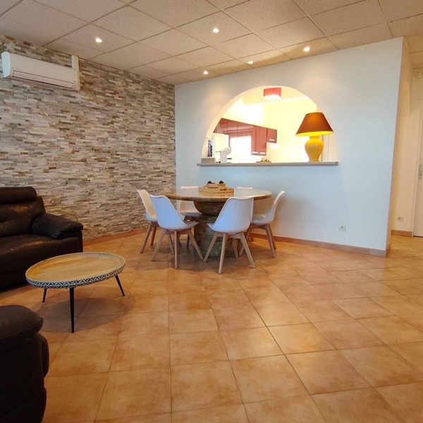 EXCEPTIONAL LOCATION, 50 M FROM THE BEACH, 3-ROOM APARTMENT