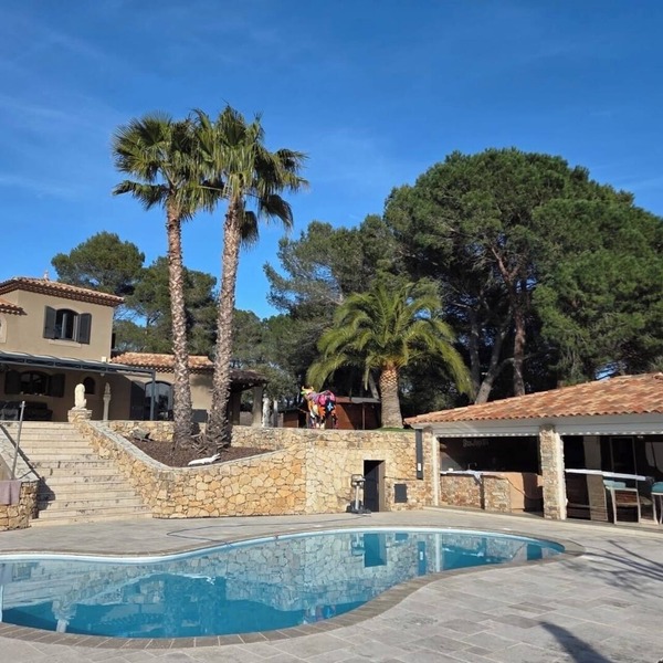 Exceptional villa with private pool and sauna - 8 people