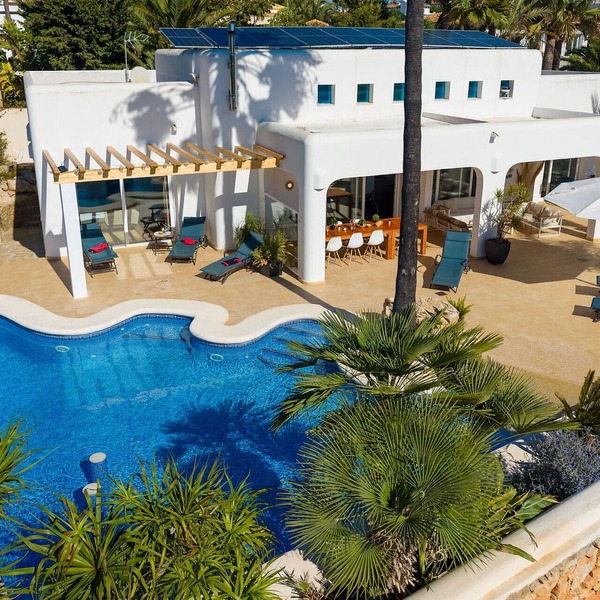 Exceptional Villa with Sea Views, Heated Pool, and Inspiring Design