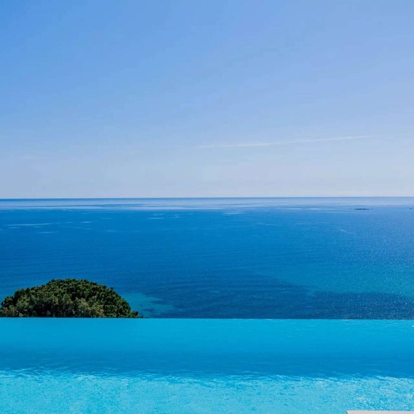 Exceptional villa with panoramic sea view - 6 bedrooms - swimming pool - terraces