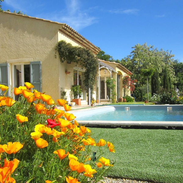 Exceptional villa with swimming pool. Magnificent view of Lac Ste Croix
