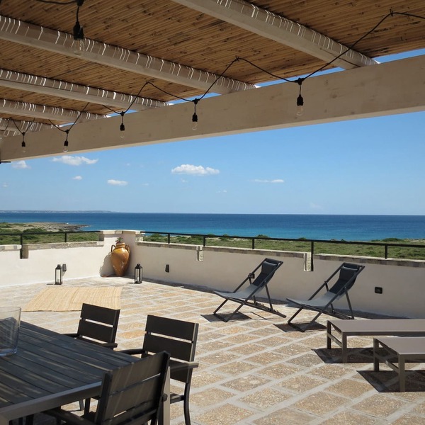 Exclusive apartment in villa facing the sea Baia di Punta Prosciutto
