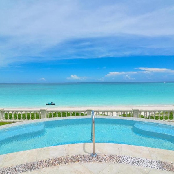 EXCLUSIVE BEACHFRONT MANSION 7 BR (VILLA B)