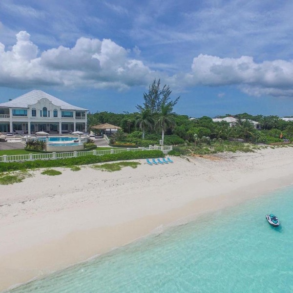 EXCLUSIVE BEACHFRONT MANSION 9 BR (VILLA C)