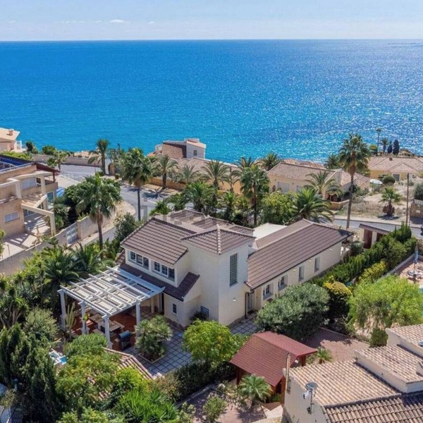 Exclusive Villa by the Sea