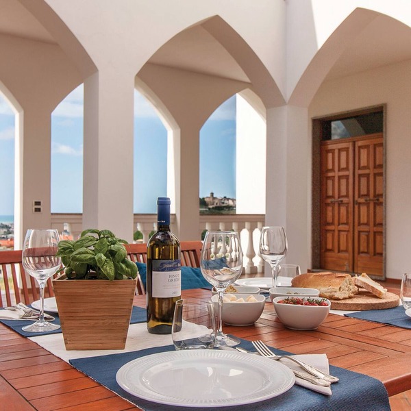 Exclusive Villa with Spectacular Panoramic Views - Excellent location ★
