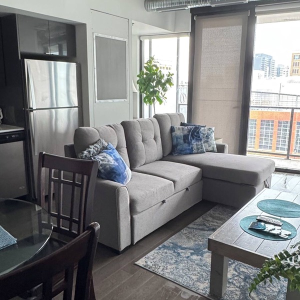 Executive 2 bed Condo King bed great LOCATION downtown with laundry