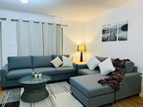 Executive 4BR 3Bath Entire Apartment in Heart of the City & Parking